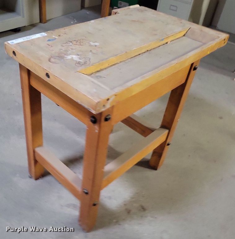 image for item IQ9819 Work bench