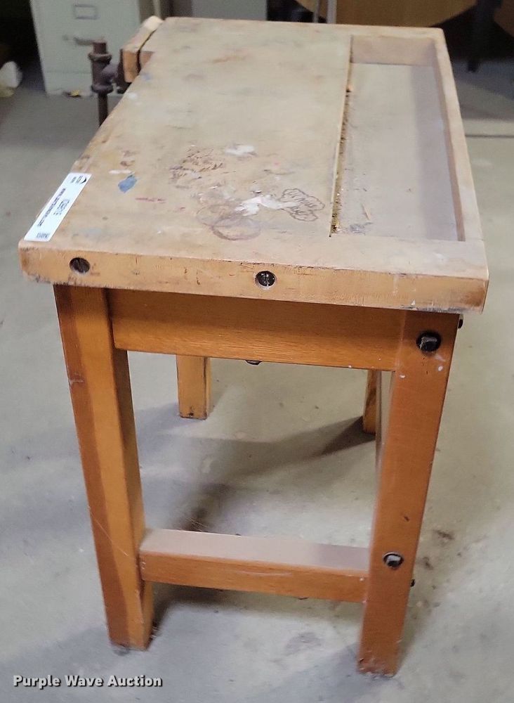 image for item IQ9819 Work bench