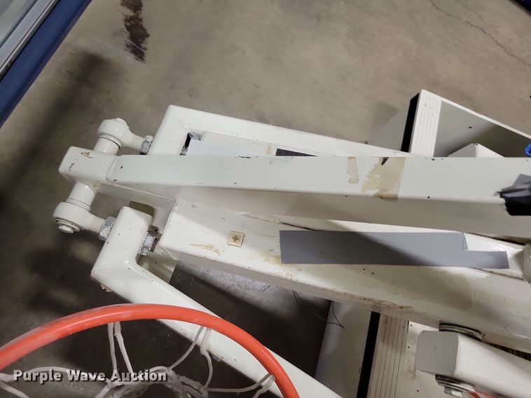 image for item IQ9820 Bison  basketball goal