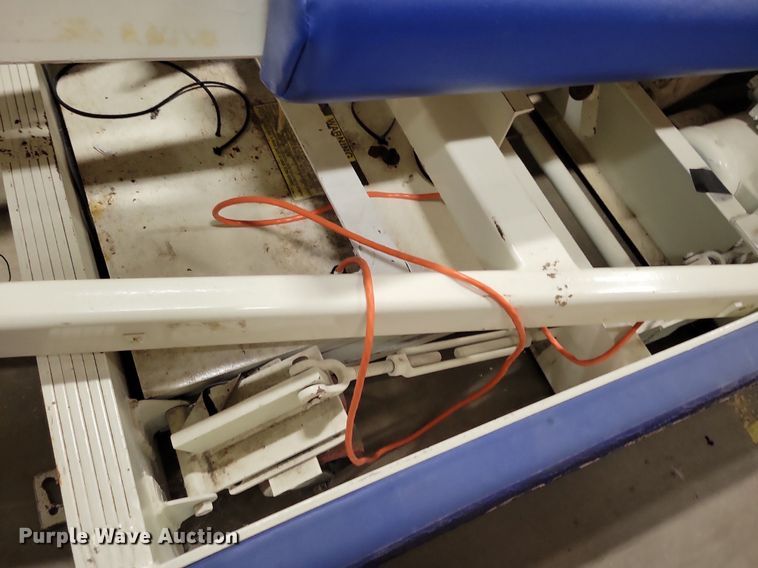 image for item IQ9820 Bison  basketball goal