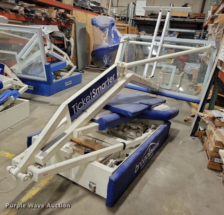 image for item IQ9822 Bison  basketball goal