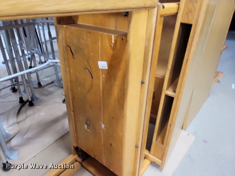 image for item IQ9823 (5) desks