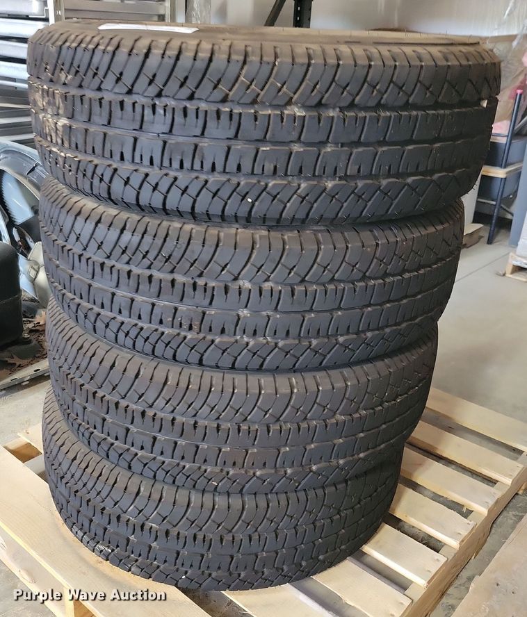 image for item IQ9843 (4) Michelin 265/70R18 tires