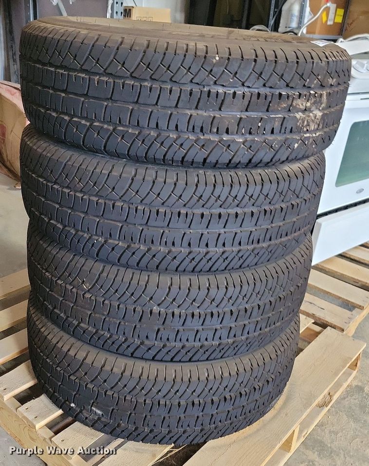 image for item IQ9843 (4) Michelin 265/70R18 tires