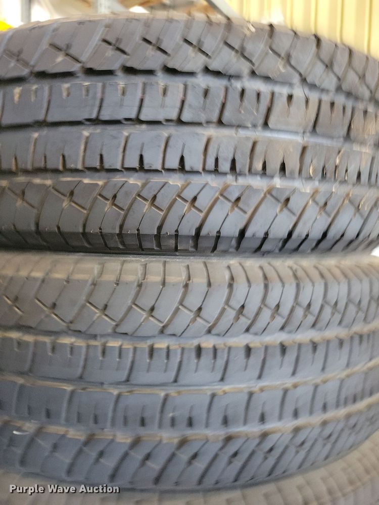 image for item IQ9843 (4) Michelin 265/70R18 tires