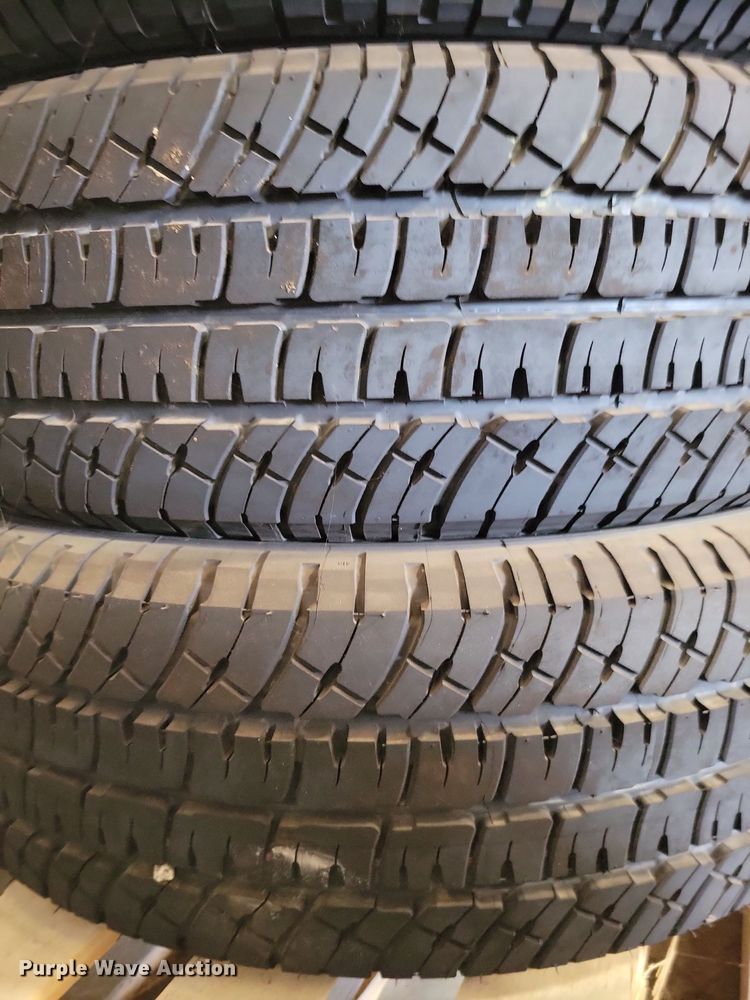 image for item IQ9843 (4) Michelin 265/70R18 tires