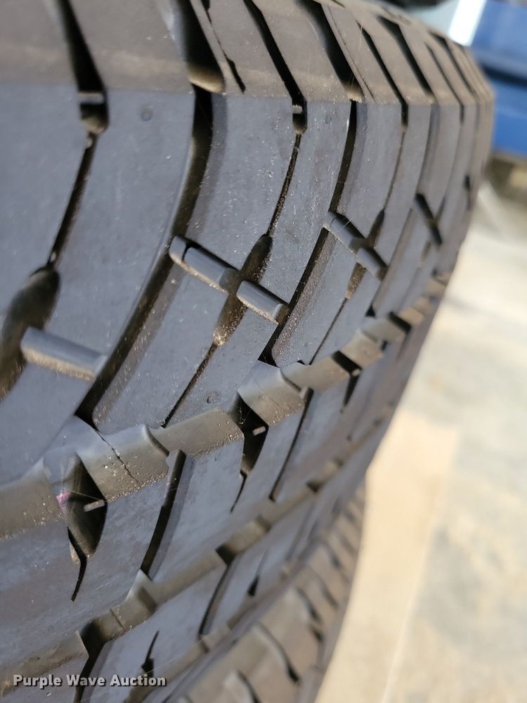 image for item IQ9843 (4) Michelin 265/70R18 tires