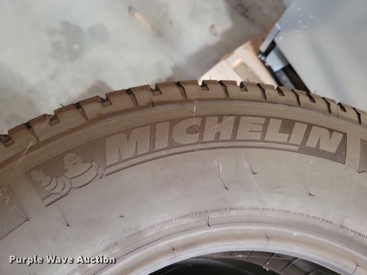 image for item IQ9843 (4) Michelin 265/70R18 tires