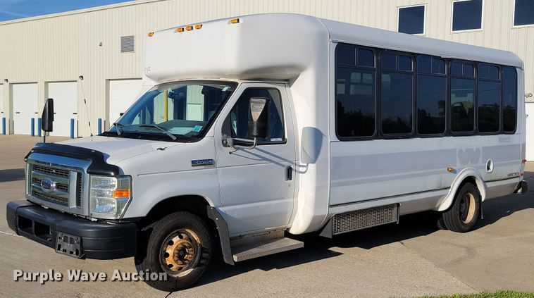 image for item IQ9868 2010 Eldorado Aerotech Ford 240  shuttle bus