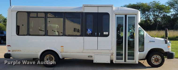 image for item IQ9868 2010 Eldorado Aerotech Ford 240  shuttle bus