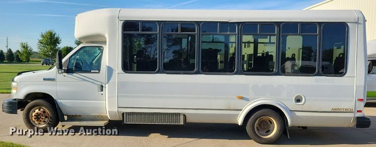 image for item IQ9868 2010 Eldorado Aerotech Ford 240  shuttle bus