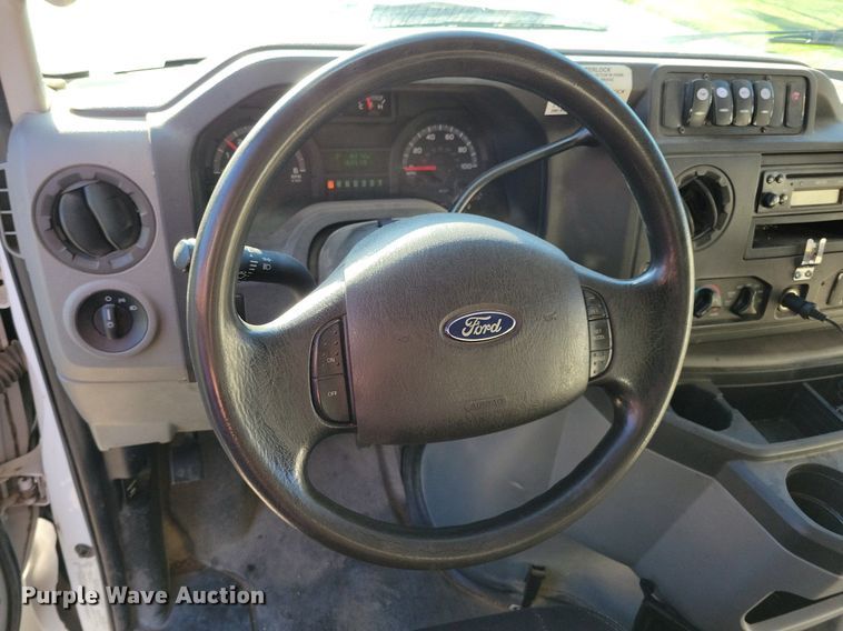 image for item IQ9868 2010 Eldorado Aerotech Ford 240  shuttle bus