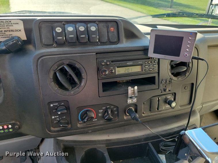 image for item IQ9868 2010 Eldorado Aerotech Ford 240  shuttle bus