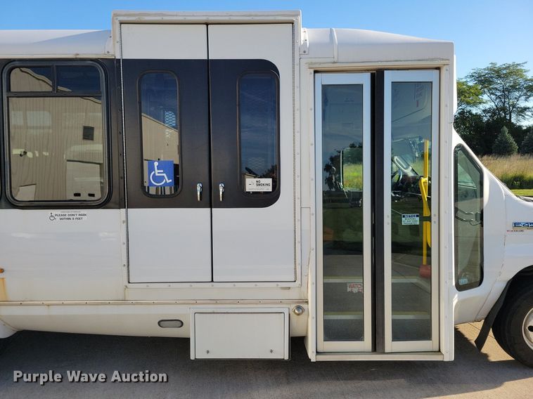 image for item IQ9868 2010 Eldorado Aerotech Ford 240  shuttle bus