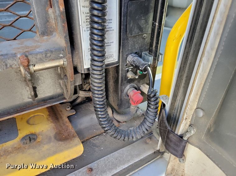 image for item IQ9868 2010 Eldorado Aerotech Ford 240  shuttle bus