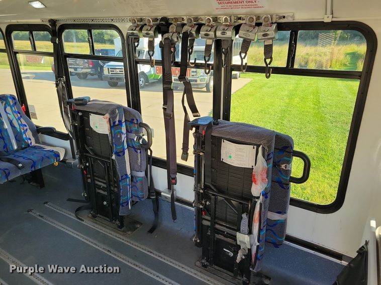 image for item IQ9868 2010 Eldorado Aerotech Ford 240  shuttle bus