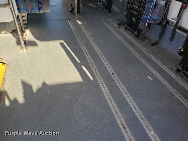 image for item IQ9868 2010 Eldorado Aerotech Ford 240  shuttle bus