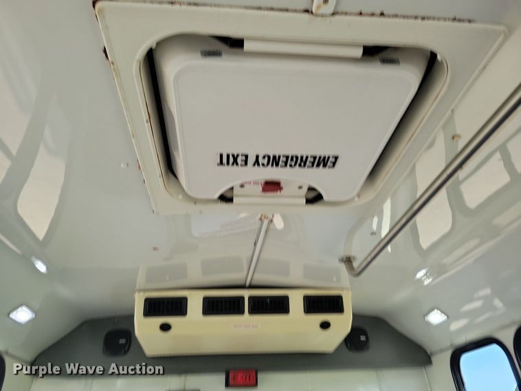 image for item IQ9868 2010 Eldorado Aerotech Ford 240  shuttle bus