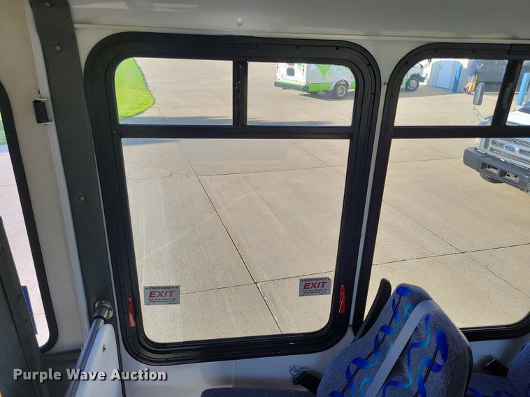 image for item IQ9868 2010 Eldorado Aerotech Ford 240  shuttle bus