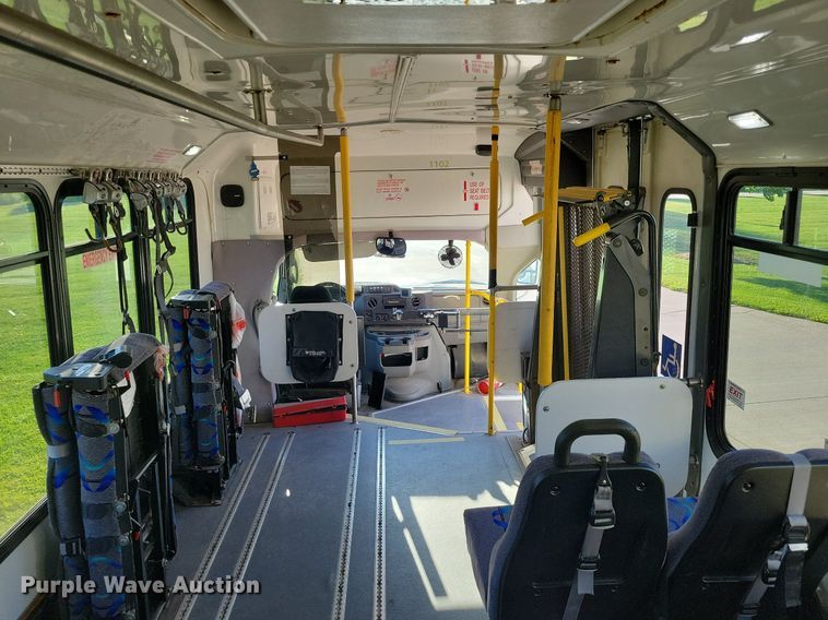 image for item IQ9868 2010 Eldorado Aerotech Ford 240  shuttle bus