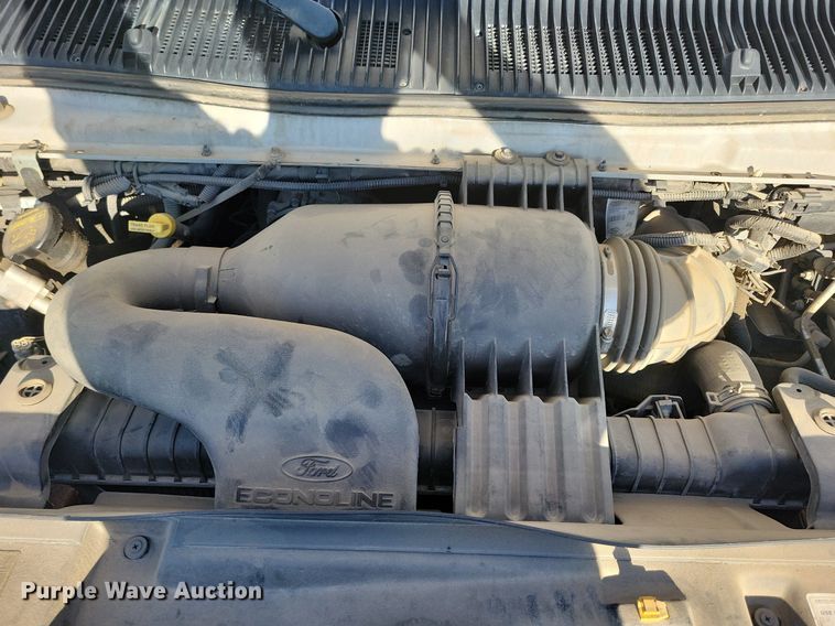 image for item IQ9868 2010 Eldorado Aerotech Ford 240  shuttle bus