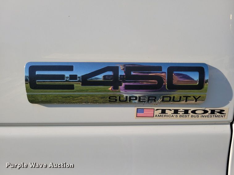 image for item IQ9868 2010 Eldorado Aerotech Ford 240  shuttle bus