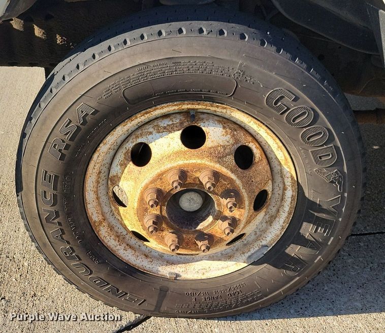 image for item IQ9868 2010 Eldorado Aerotech Ford 240  shuttle bus