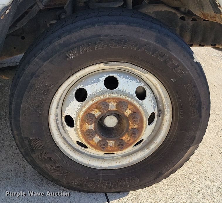 image for item IQ9868 2010 Eldorado Aerotech Ford 240  shuttle bus