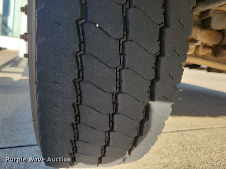 image for item IQ9868 2010 Eldorado Aerotech Ford 240  shuttle bus