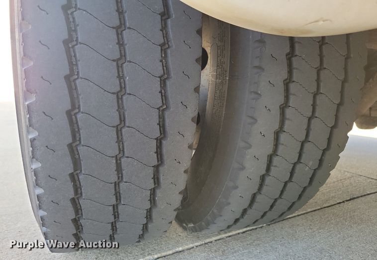 image for item IQ9868 2010 Eldorado Aerotech Ford 240  shuttle bus