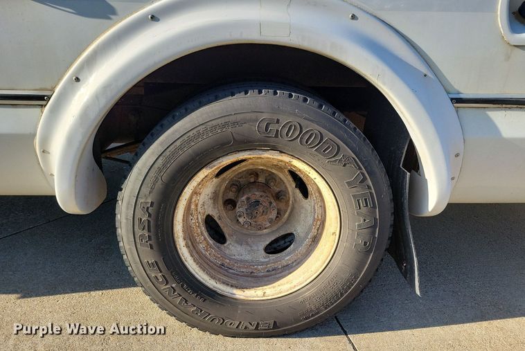 image for item IQ9868 2010 Eldorado Aerotech Ford 240  shuttle bus