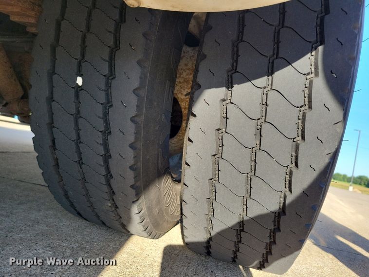 image for item IQ9868 2010 Eldorado Aerotech Ford 240  shuttle bus