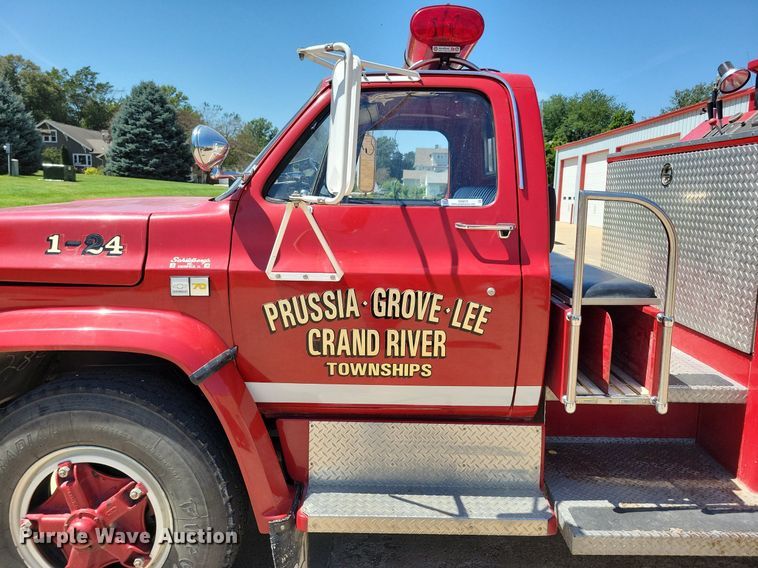 image for item IQ9870 1986 Chevrolet C70  fire truck