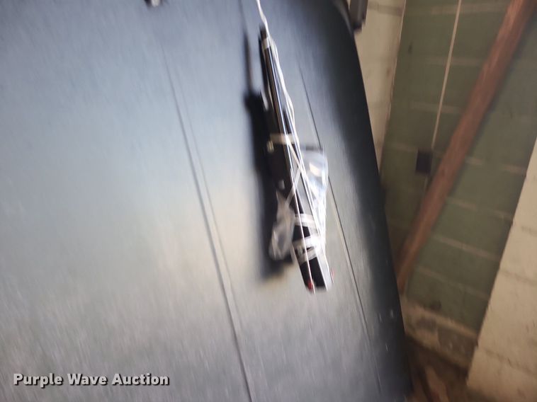 image for item IU9256 Undercover  pickup bed cover