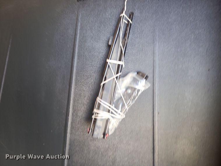 image for item IU9256 Undercover  pickup bed cover