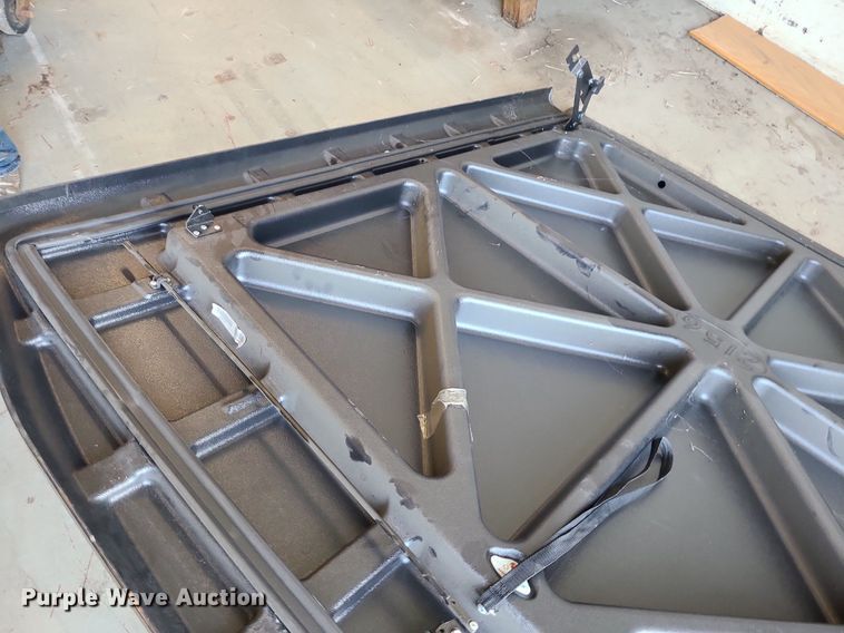 image for item IU9256 Undercover  pickup bed cover