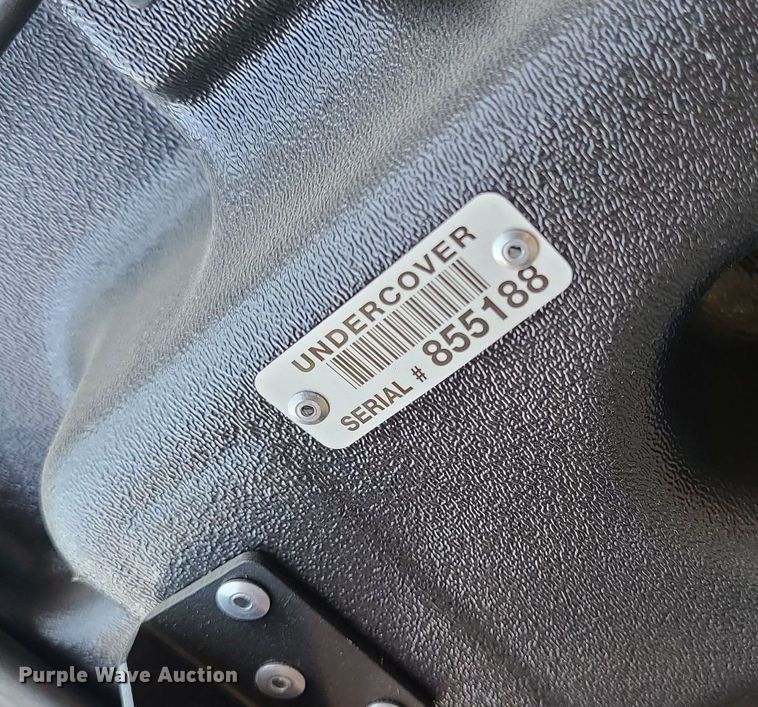 image for item IU9256 Undercover  pickup bed cover