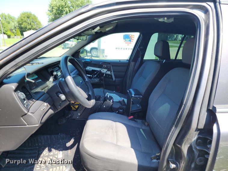 image for item JD9021 2010 Ford Crown Victoria Police Interceptor