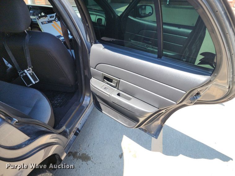 image for item JD9021 2010 Ford Crown Victoria Police Interceptor