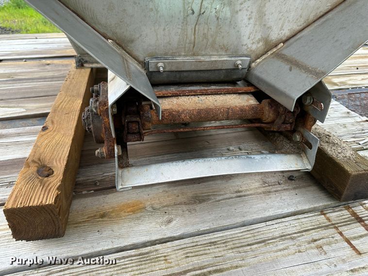 image for item JD9022 Monroe  spreader