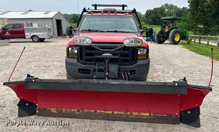 image for item JX9022 2006 Ford  F350 Super Duty  flatbed pickup truck