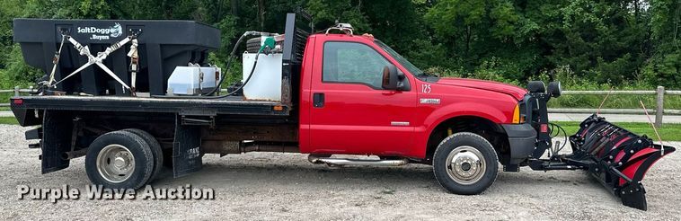 image for item JX9022 2006 Ford  F350 Super Duty  flatbed pickup truck