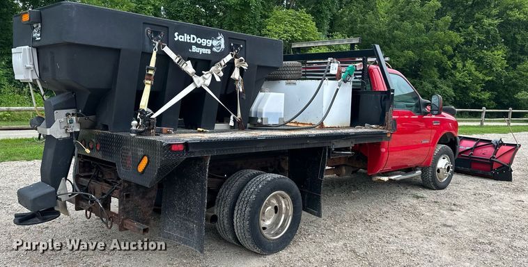 image for item JX9022 2006 Ford  F350 Super Duty  flatbed pickup truck