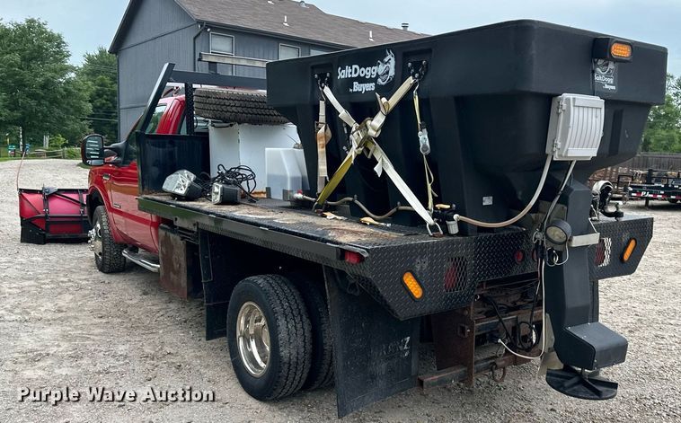 image for item JX9022 2006 Ford  F350 Super Duty  flatbed pickup truck