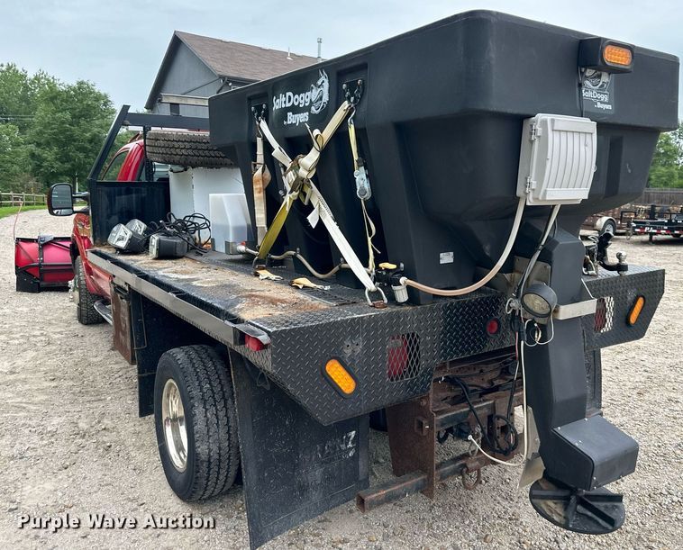 image for item JX9022 2006 Ford  F350 Super Duty  flatbed pickup truck