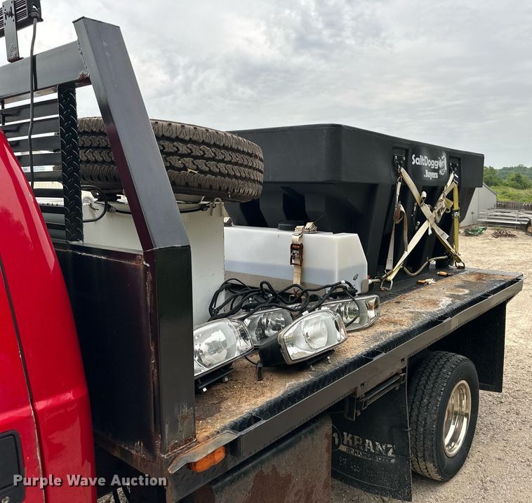 image for item JX9022 2006 Ford  F350 Super Duty  flatbed pickup truck