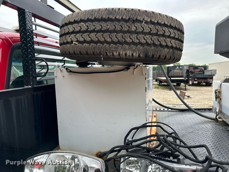 image for item JX9022 2006 Ford  F350 Super Duty  flatbed pickup truck