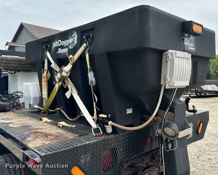 image for item JX9022 2006 Ford  F350 Super Duty  flatbed pickup truck