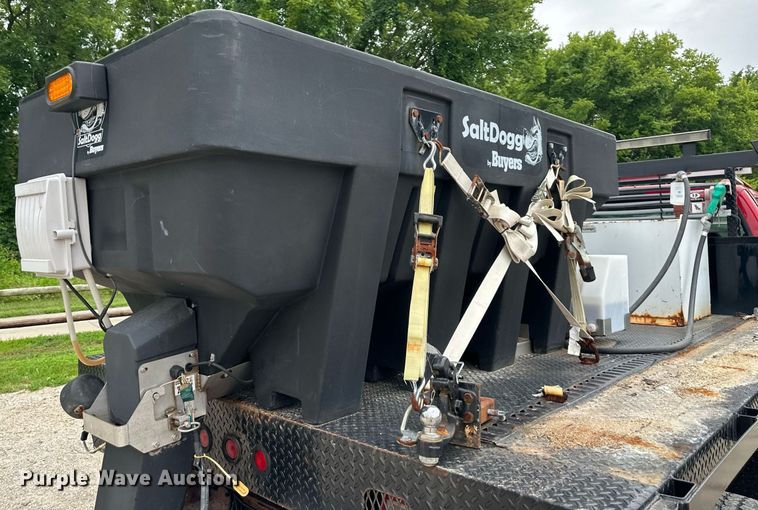 image for item JX9022 2006 Ford  F350 Super Duty  flatbed pickup truck