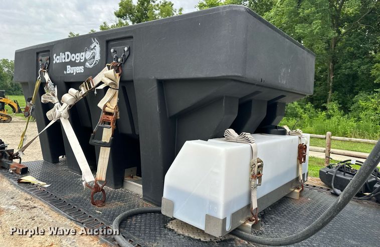 image for item JX9022 2006 Ford  F350 Super Duty  flatbed pickup truck